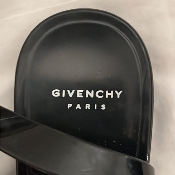 Givenchy rubber sandals with buckle size 39 - Picture 3 of 3